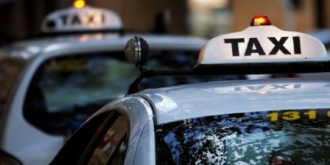 Usuários pagam taxa para usufruir do ar condicionado em táxis de Salvador