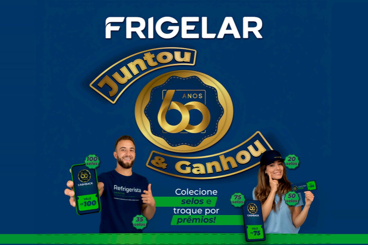 Homem e mulher na campanha Juntou e Ganhou Frigelar com cartelas e prêmios por selos